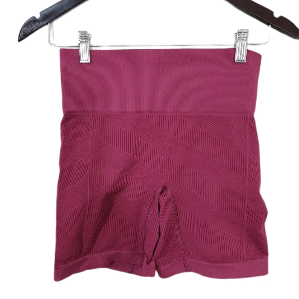 Lululemon Sculpt shorts. Size 6 - Picture 3 of 8